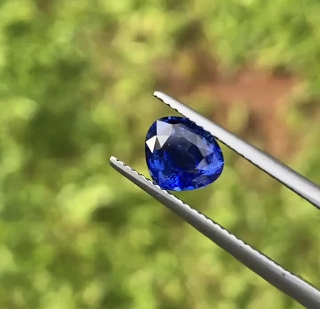 2.07克拉皇家蓝（蓝宝石）