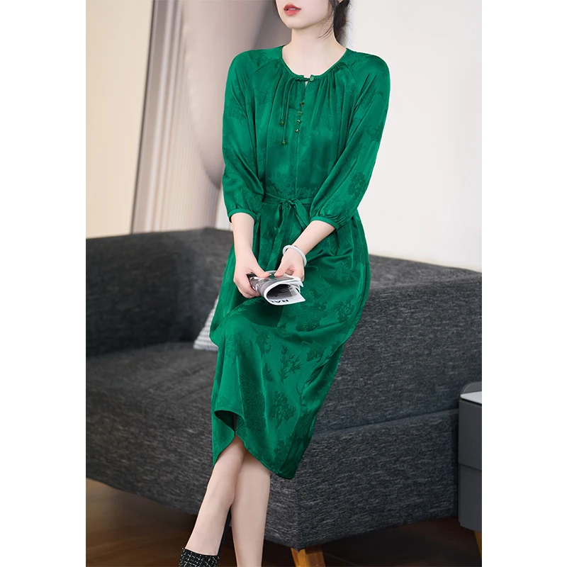 迪欧芙2025年春季新款翠绿色复古气质七分袖连衣裙女装#CLQ16528