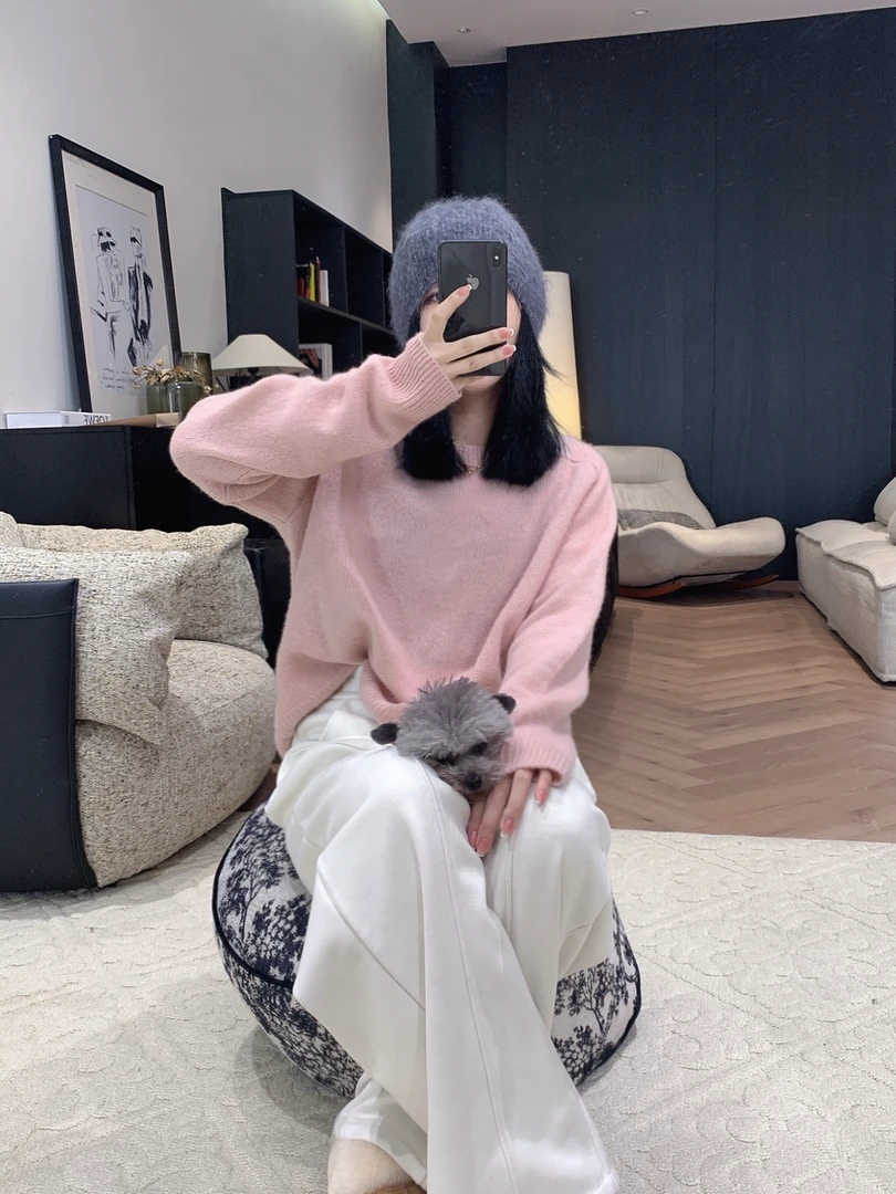 温柔粉纯羊绒毛衣