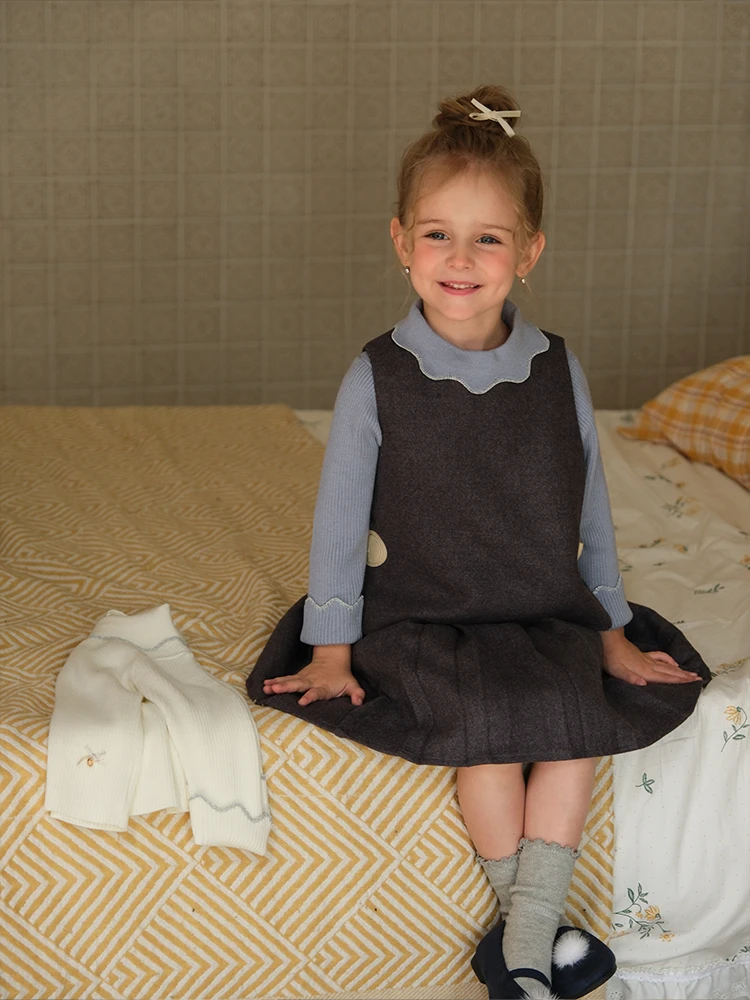 晶晶家【现发】miu系 学院甜美风~背心百褶半裙套装女宝两件套IS192