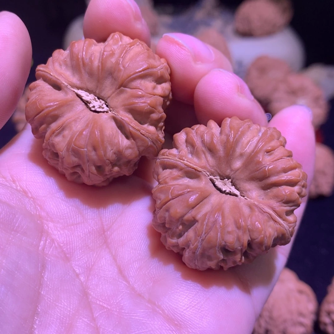 【闪购商品】文玩核桃把件8****鼻35凹底