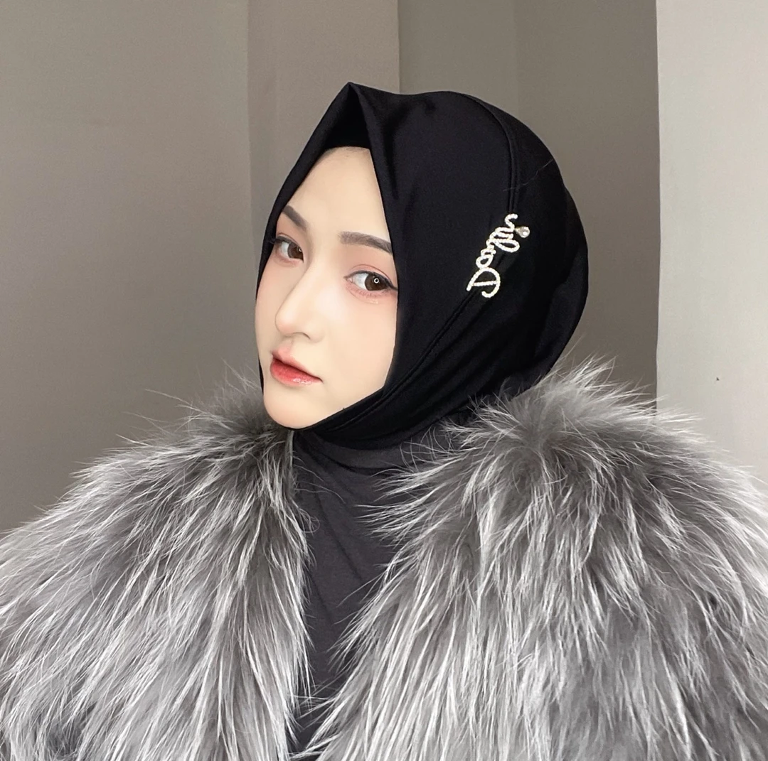 水晶麻手工大字母软帽檐＋圆口套头