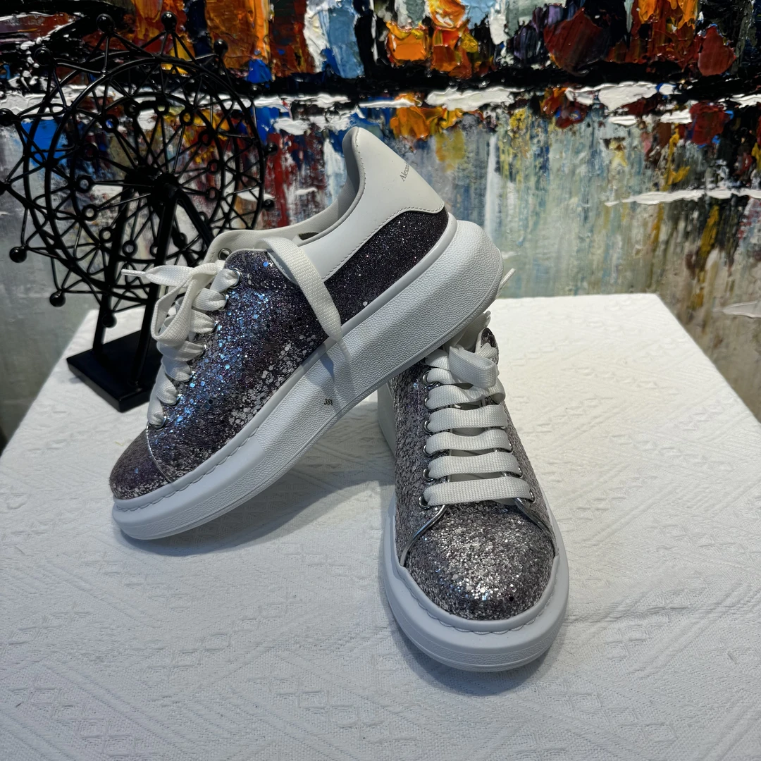 全新未使用 Alexander McQueen/亚历山大·麦昆 麦昆亮片款38.5码