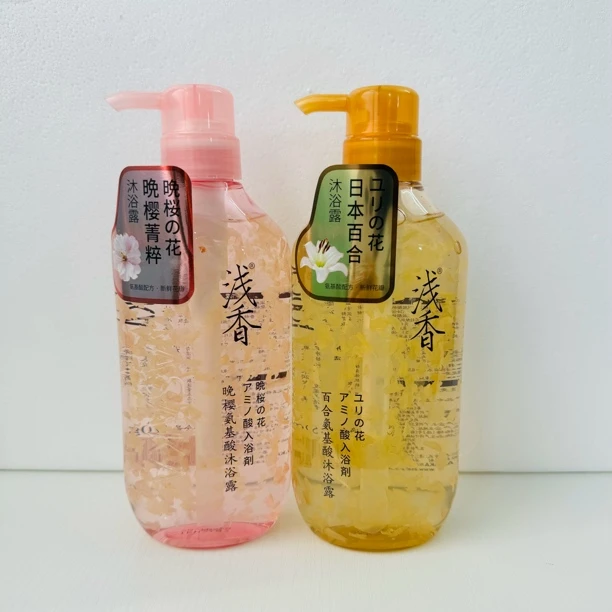 氨基酸沐浴露养肤柔嫩晚樱百合花瓣沐浴露持久留香