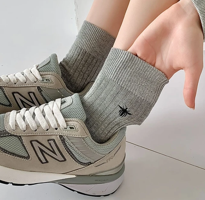 秋冬复古风格中桶袜