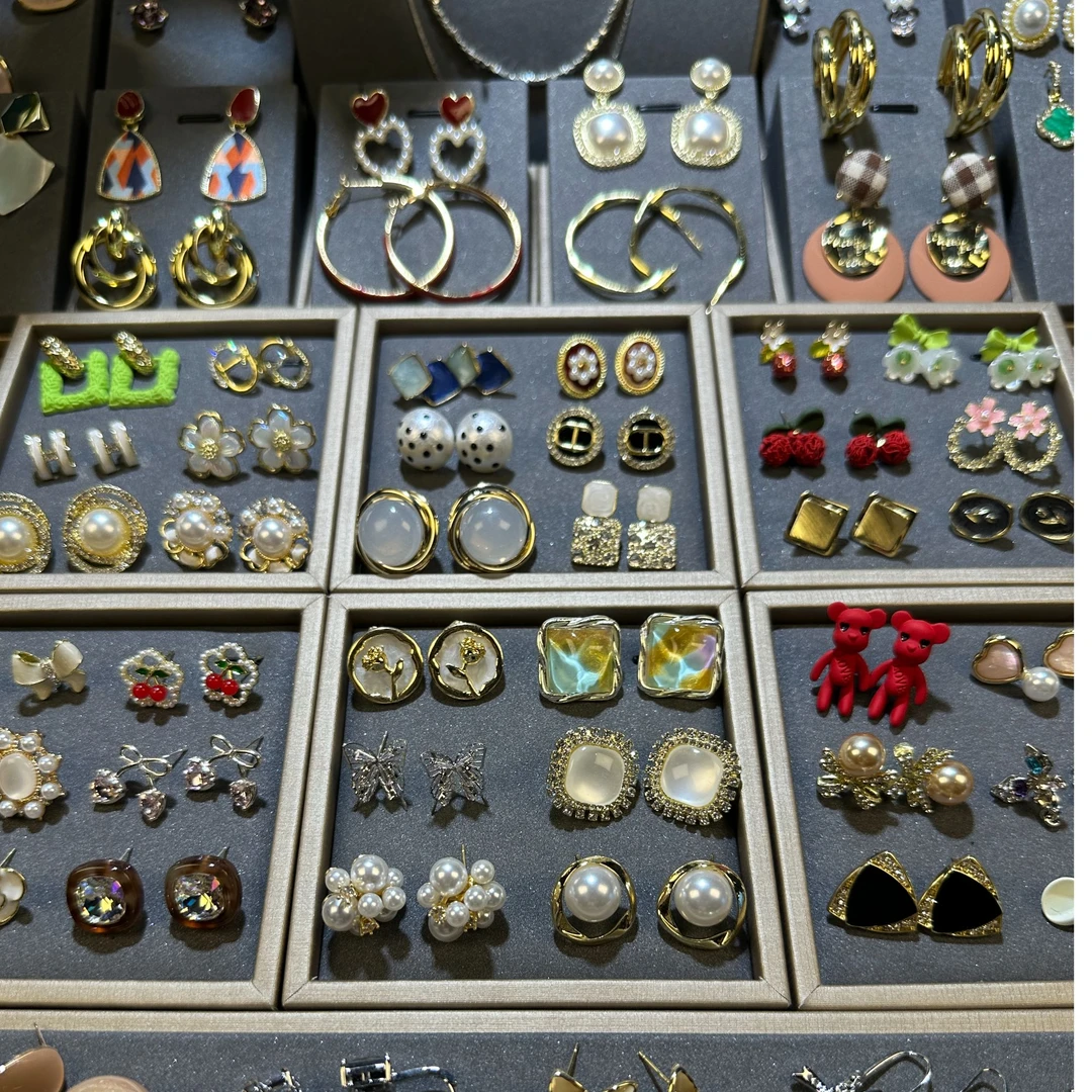 铜合金锆石耳饰 铜合金时尚百搭小众法式耳饰轻奢气质精美简约