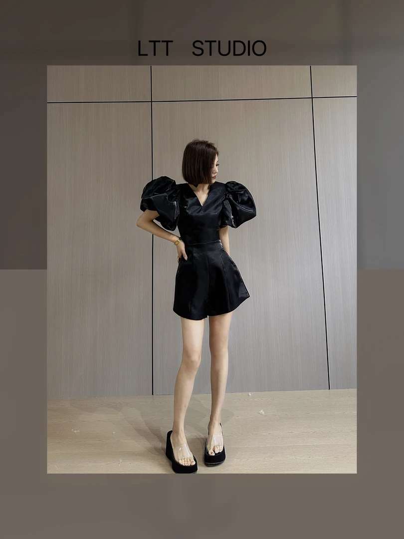 LTT- 新款 小众时尚气质显瘦v领泡泡袖连体短裤女式裙裤