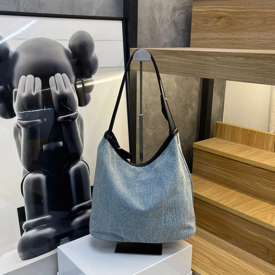 【带礼盒】2024新款定制新款时尚百搭单肩包 ins 网红斜挎包 (A216)