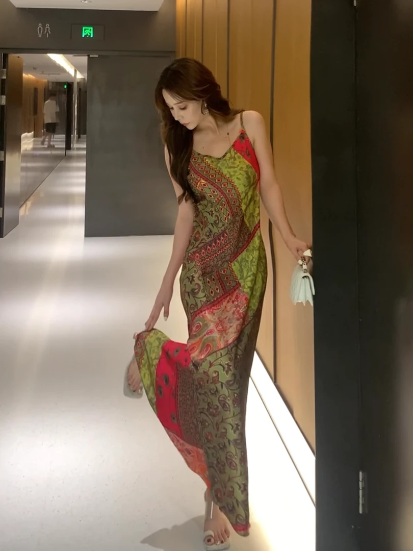 莫奈花园斜裁吊带连衣裙正反两穿显瘦肩带调节