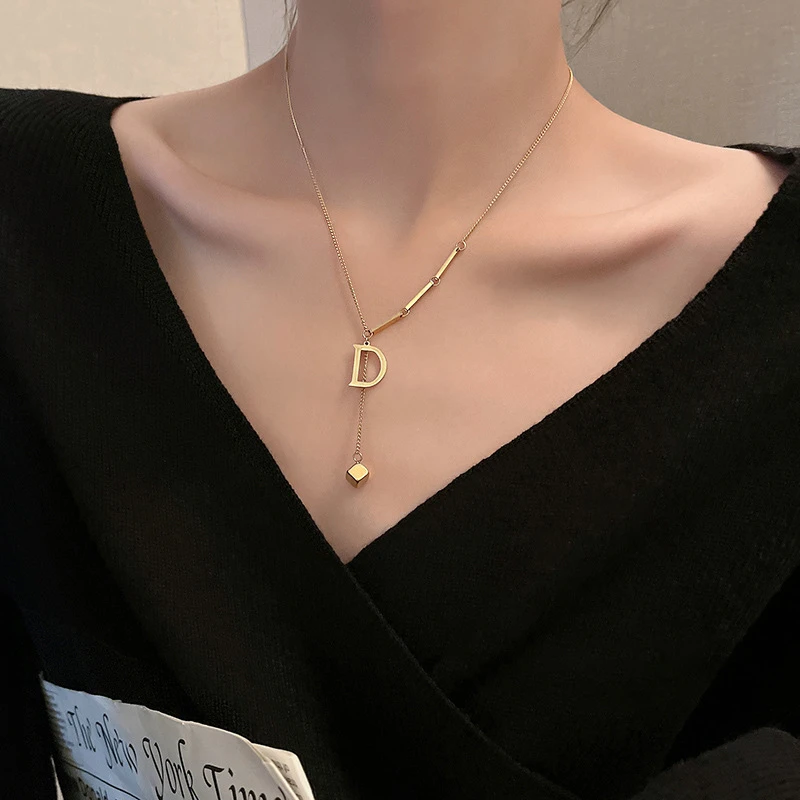 钛钢项链 字母D项链女小众时尚气质方块流苏百搭锁骨链10008