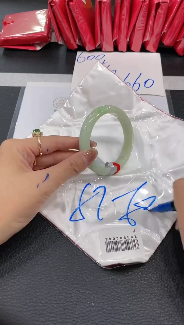 【闪购商品】翡翠手镯未镶嵌手镯