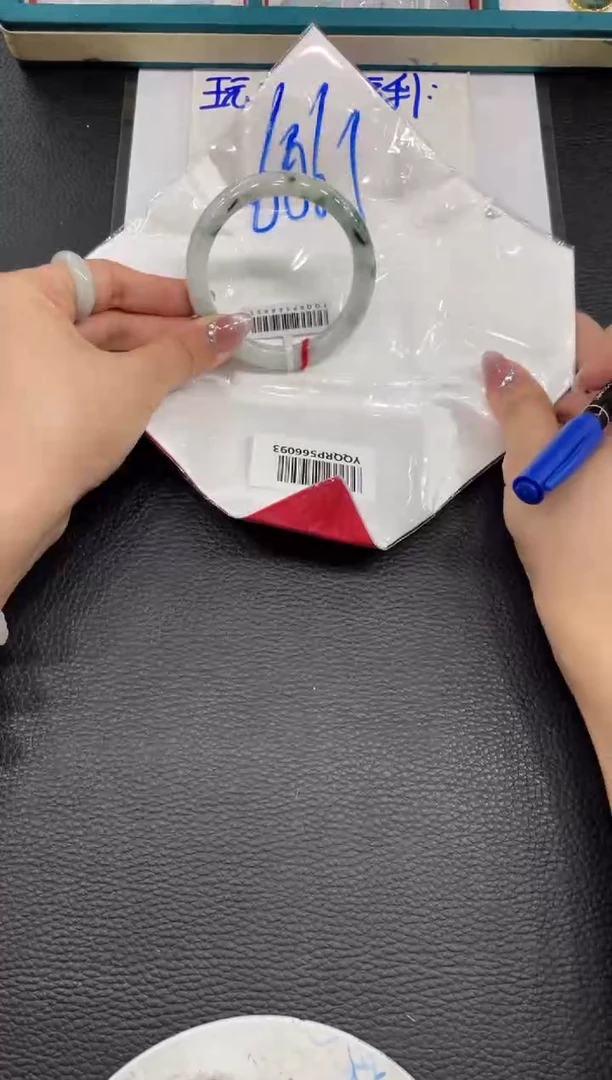 【闪购商品】翡翠手镯未镶嵌手镯