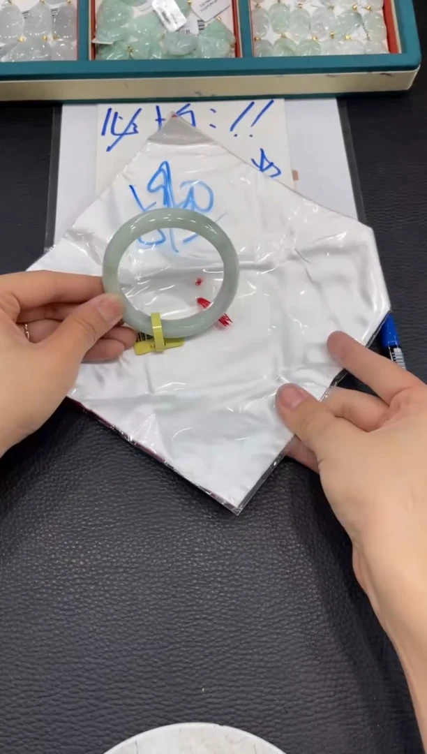 【闪购商品】翡翠手镯未镶嵌手镯