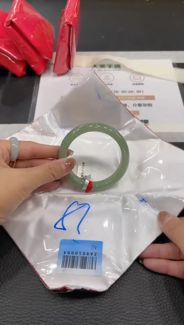 【闪购商品】翡翠手镯未镶嵌手镯