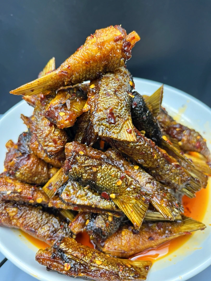 香辣鱼尾麻辣组合追剧小零食开袋即食湖南手工麻辣香辣口味现拍发