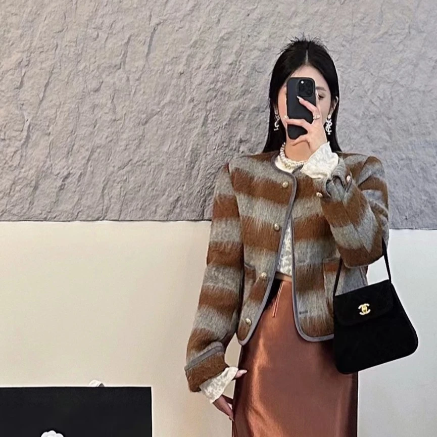 (宠粉专属)宽条纹设计时尚显瘦洋气丝绒包边撞色限定外套230135