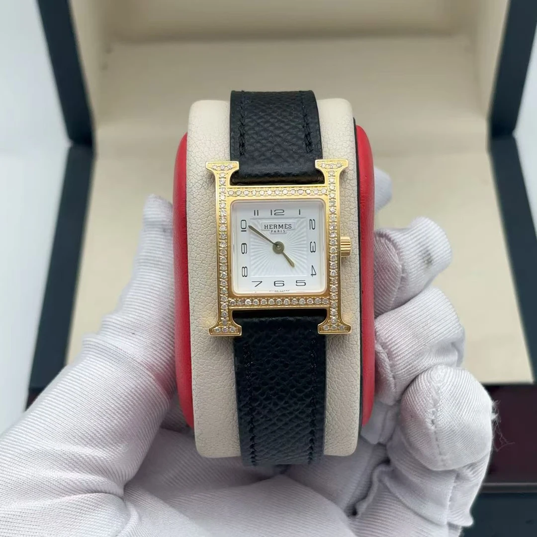 95新 Hermes/爱马仕 21*30mm 爱马仕 经典后镶钻石英女士腕表