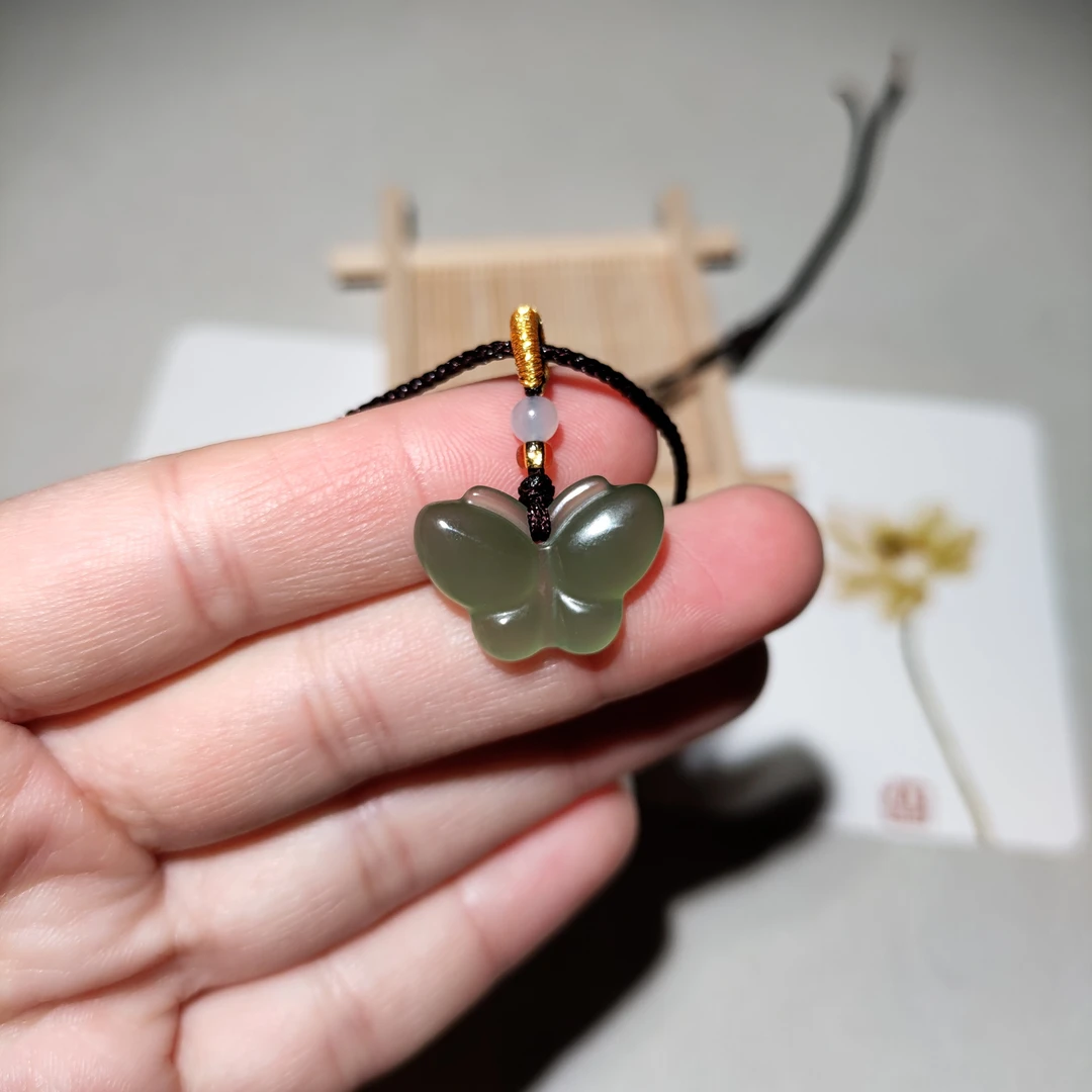 和田玉冰湖水绿蝴蝶吊坠约20.7*14.5*4.6MM左右
