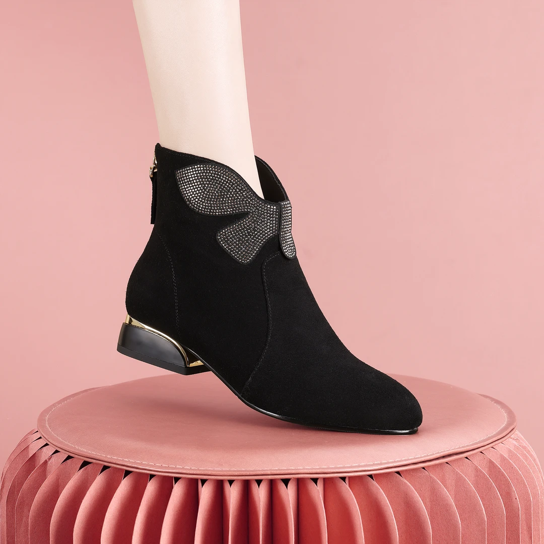 梵芮诗2024年秋冬新款个性减龄时尚保暖气质瘦瘦靴粗跟短靴-J1159