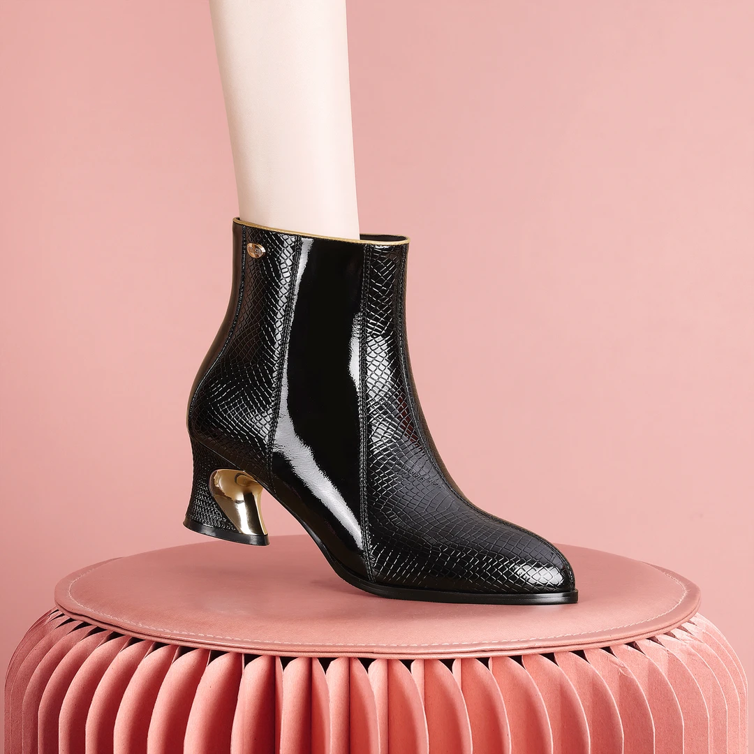 梵芮诗2024秋冬保暖搭子新款尖头时尚气质简约加绒粗跟短靴-J1070