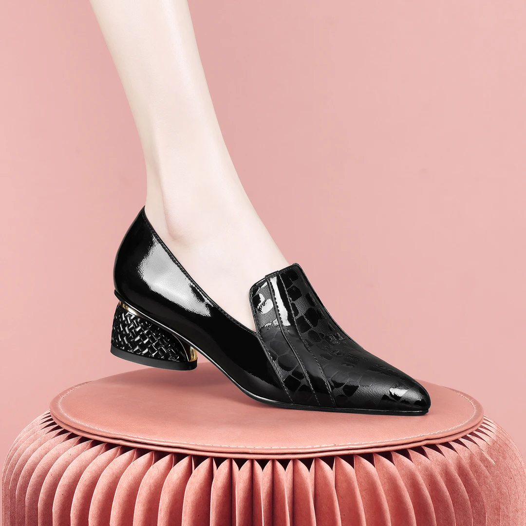 梵芮诗2024年春季显瘦气质尖头纯黑色漆皮百搭低跟粗跟单鞋-J0608