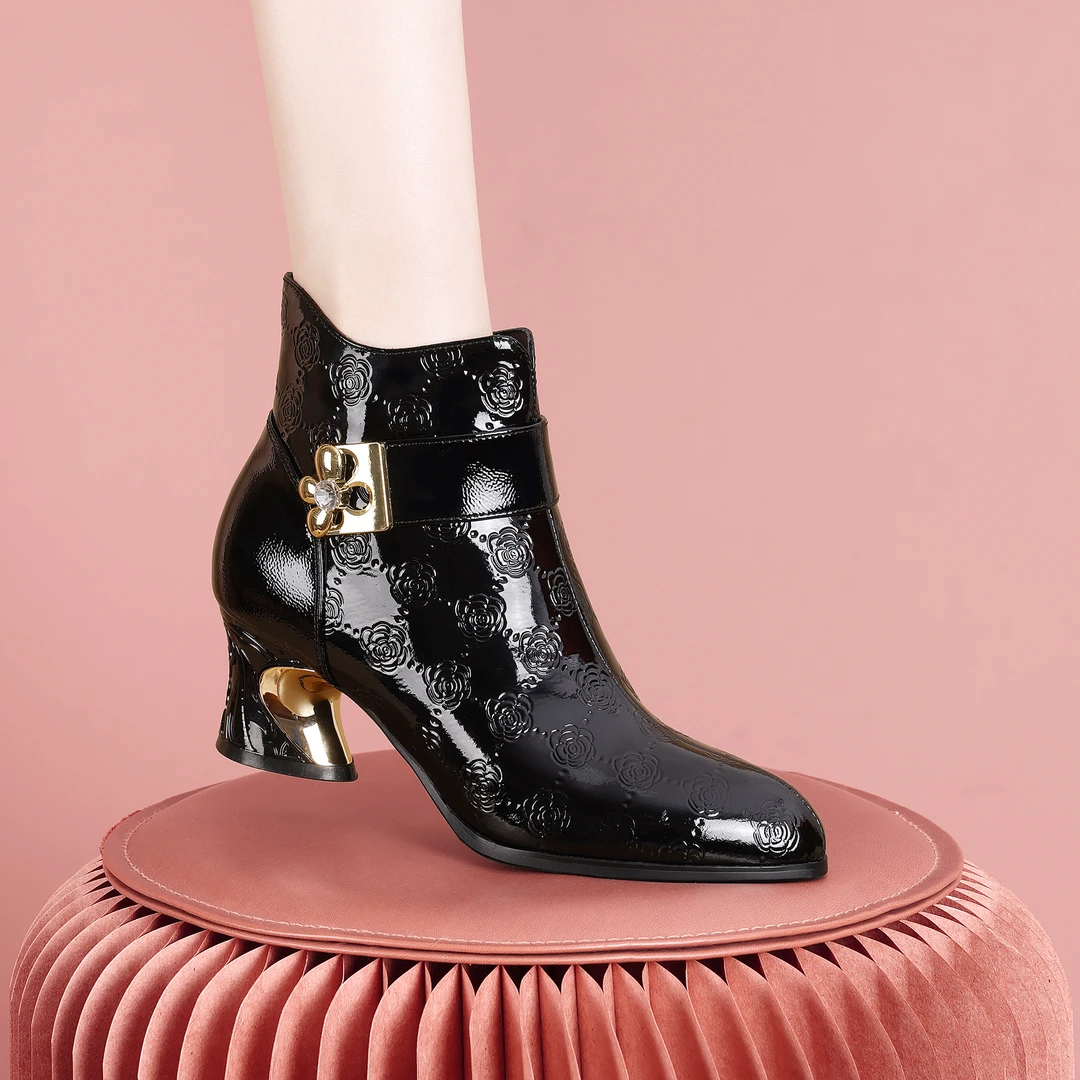 梵芮诗2024新款秋冬加绒尖头钻饰时尚气质百搭粗跟女短靴-H1033