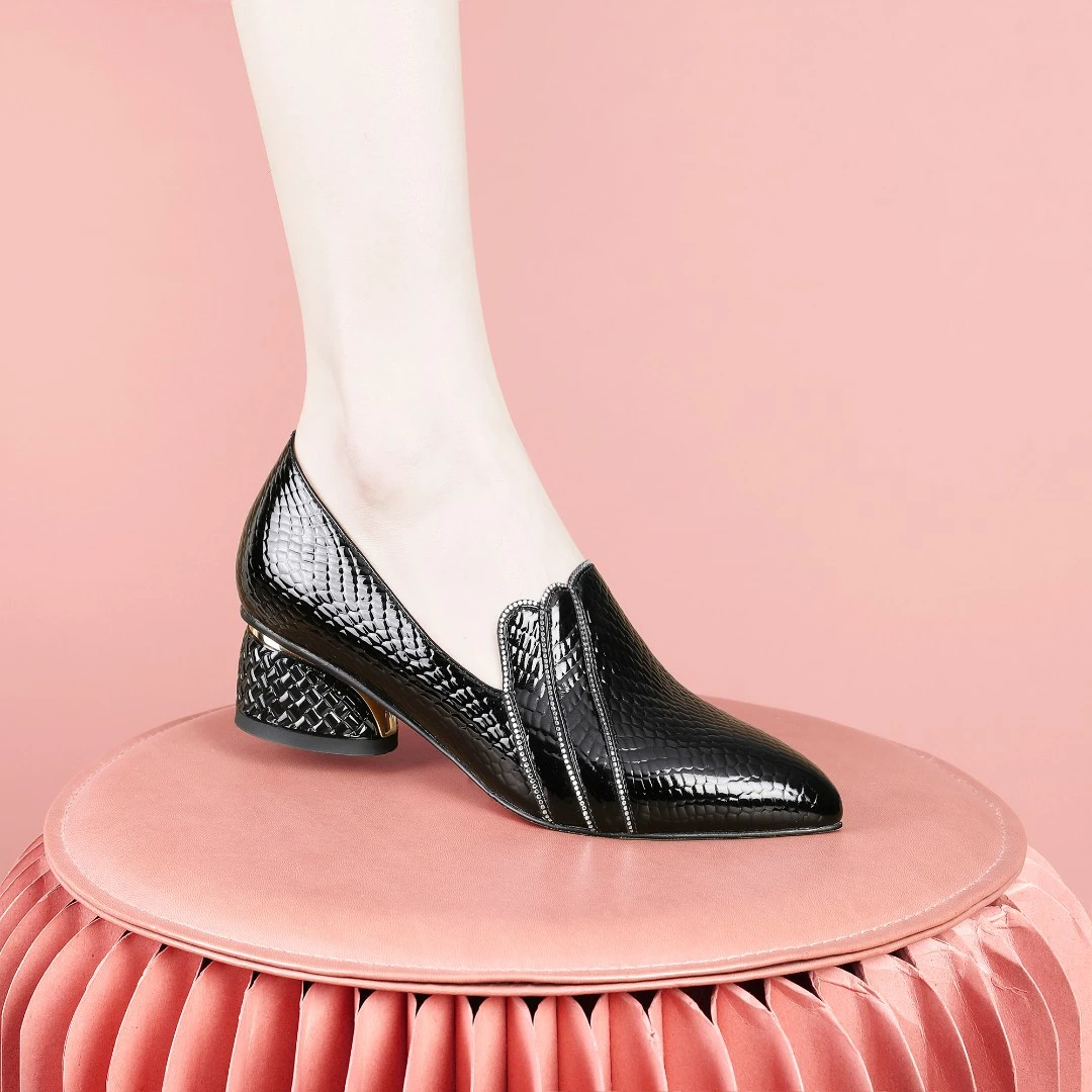 梵芮诗春秋新款尖头漆皮钻饰百搭气质低跟粗跟女单鞋-1229