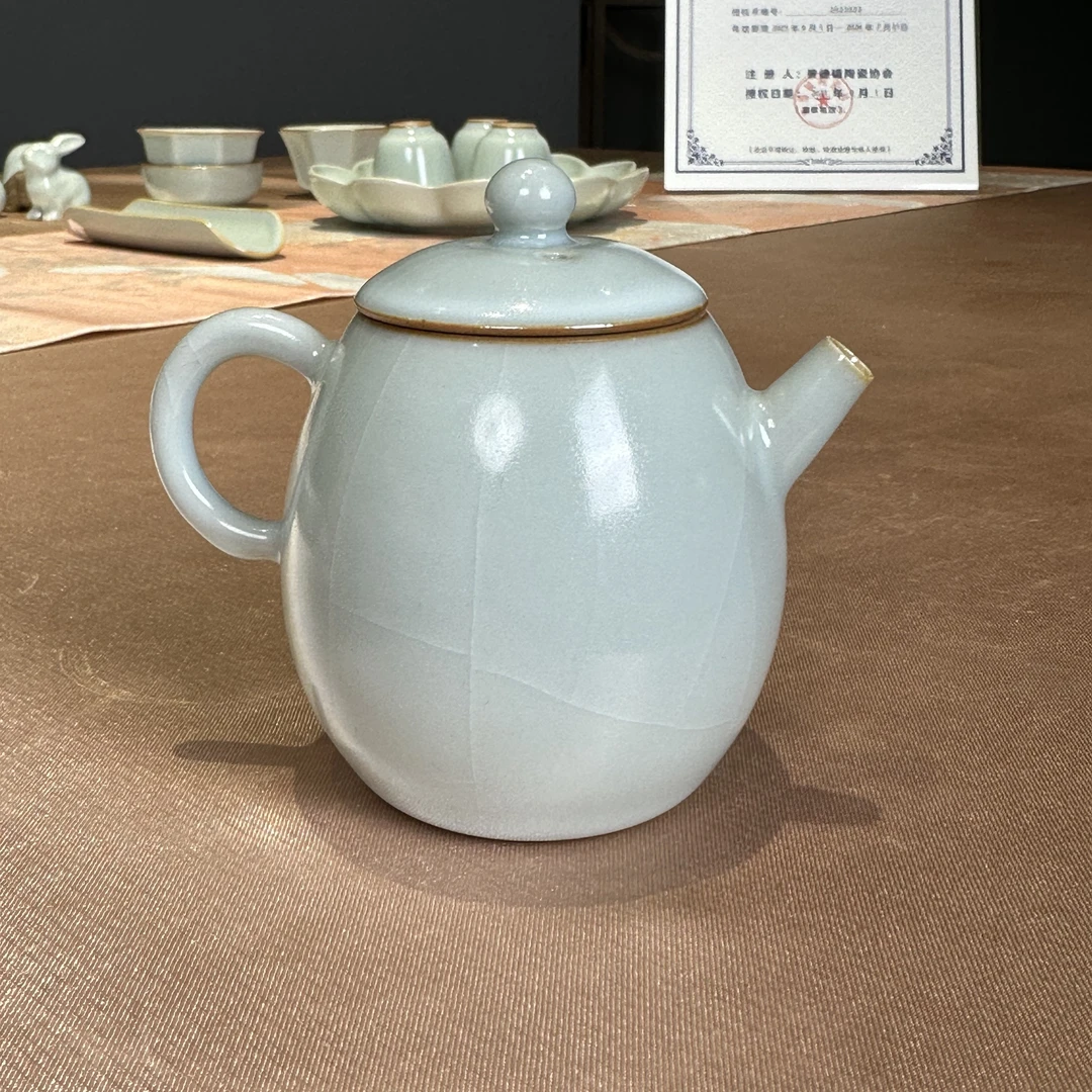 瓷/李善明月白色龙蛋壶