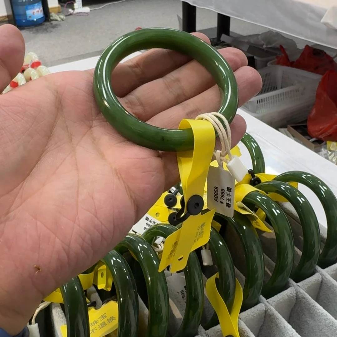 和田玉手镯未镶嵌时****物碧玉手镯A0058-54