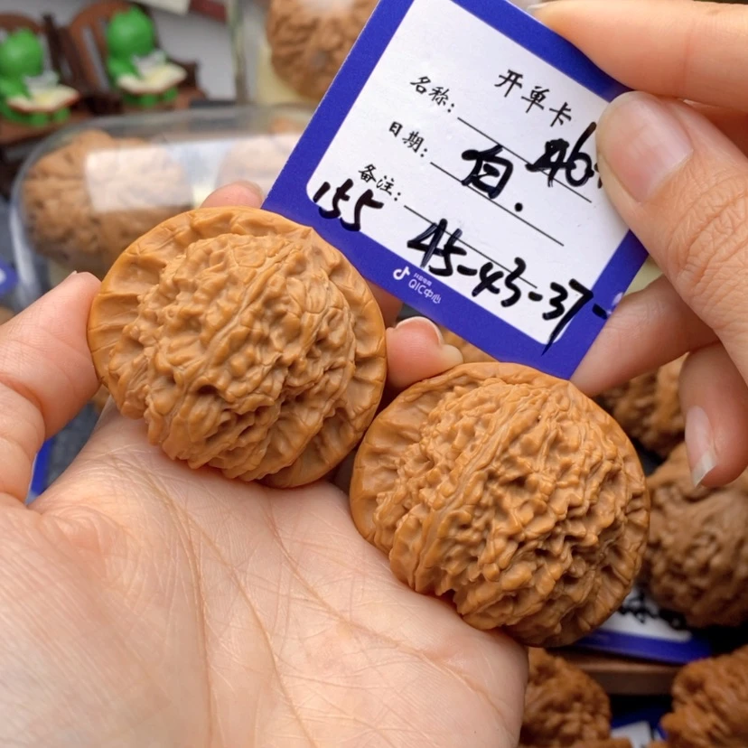 【闪购商品】文玩核桃吊坠155号45尺白狮子