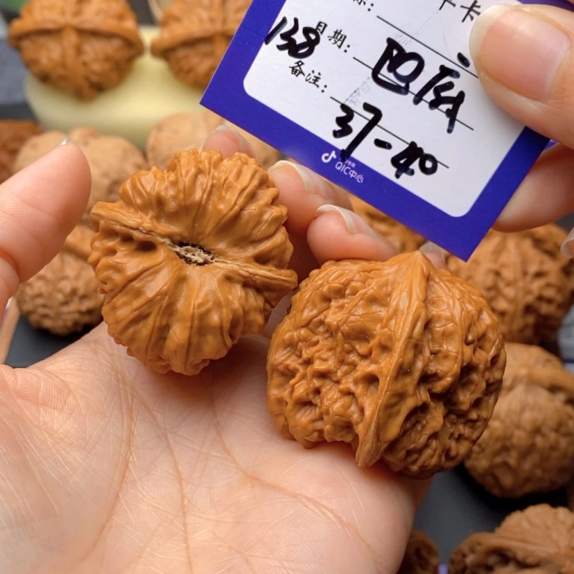【闪购商品】文玩核桃吊坠138号37尺平谷凹底