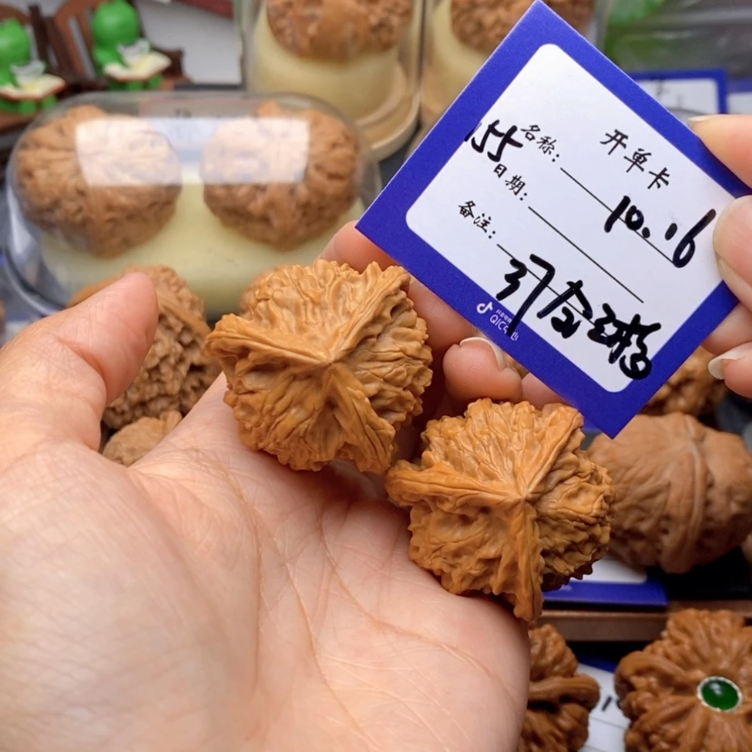 【闪购商品】文玩核桃吊坠155号37尺三棱
