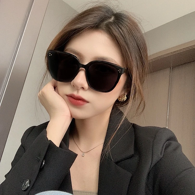新款网红潮流太阳镜高级感眼镜防晒女优雅防紫外线ins墨镜显脸小