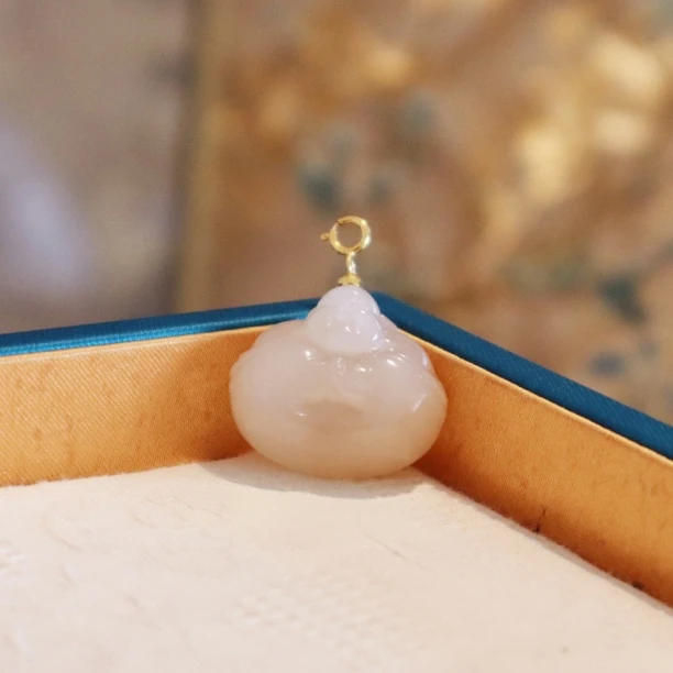 【芙蓉抱抱佛】天然和田玉藕粉抱抱佛