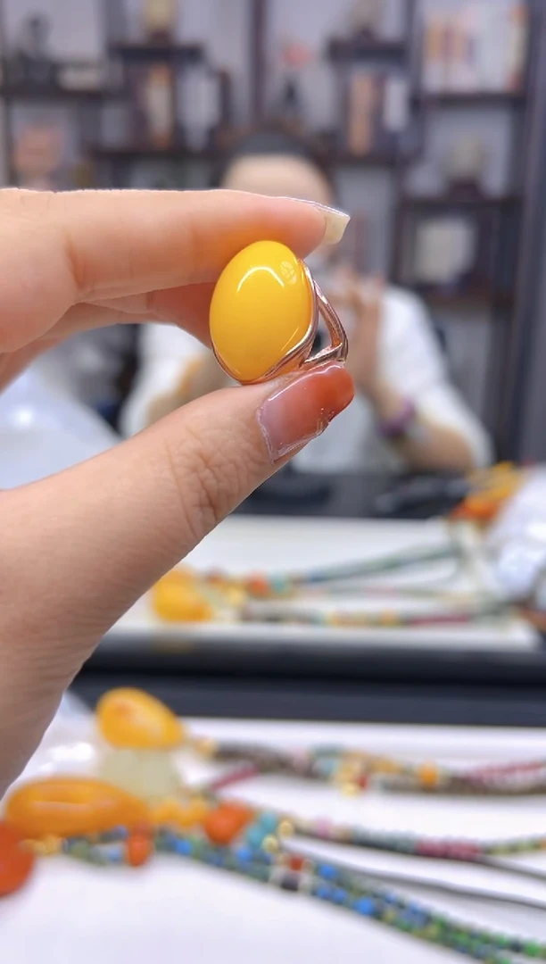 【闪购商品】蜜蜡戒指银S925镀金镶嵌J64
