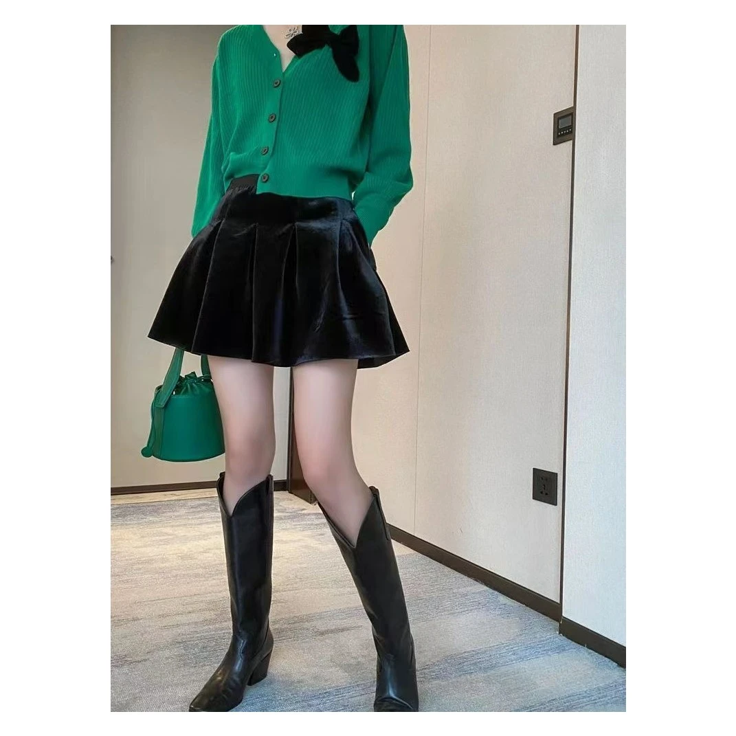 金丝绒黑色小短裙女秋冬2024新款高腰半身裙百搭防走光A字百褶裙