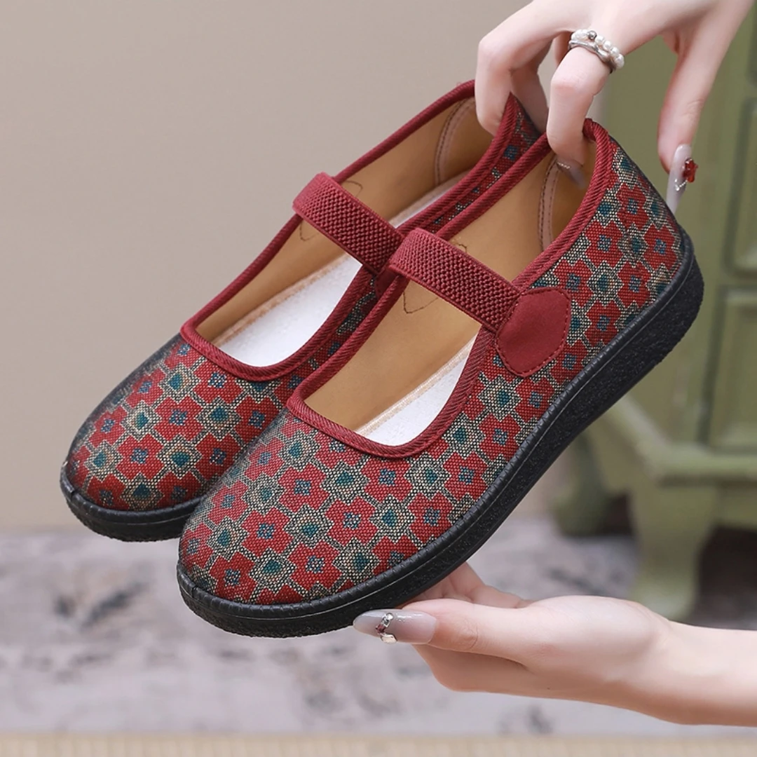 春秋老北京布鞋女新款软底防滑老人鞋透气平底中老年老太太奶奶鞋
