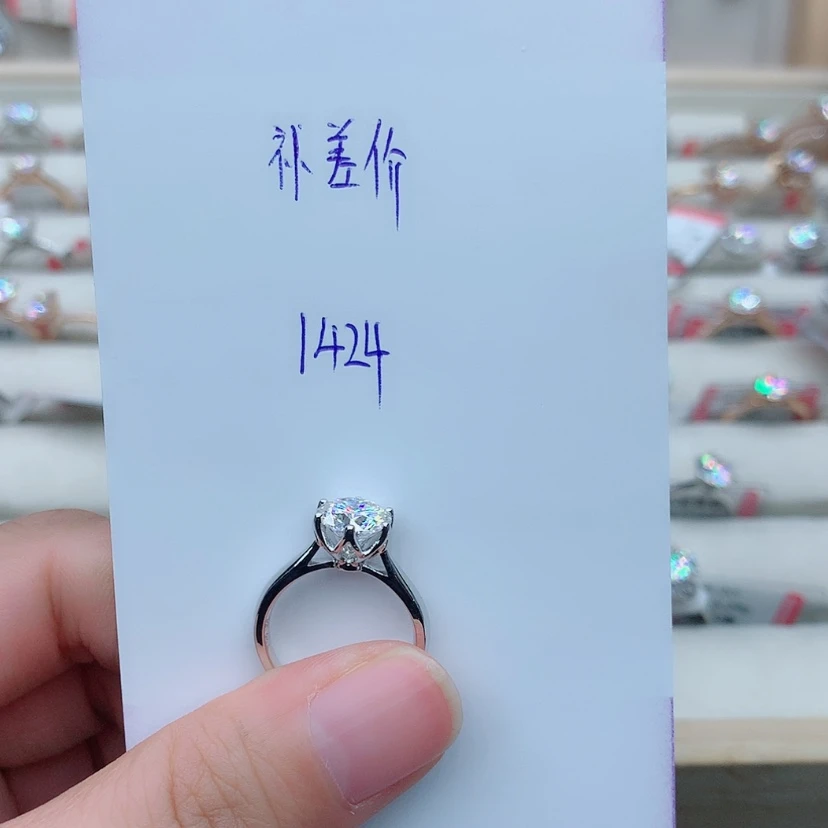 【闪购商品】合成碳硅石戒指/指环18K金镶嵌柳*