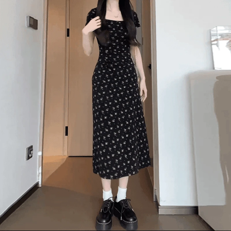 茶歇黑色碎花连衣裙子女夏季2024新款小个子显瘦辣妹A字短裙1424