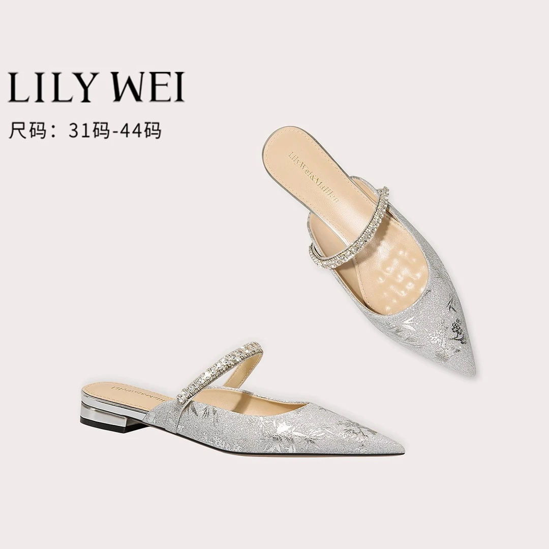 Lily Wei气质凉鞋女夏外穿时尚高级感银色一字带平底鞋小码313233