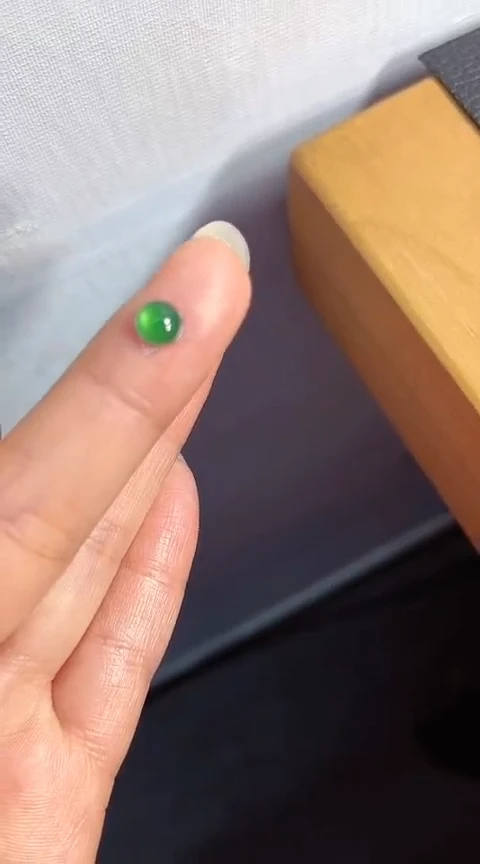 【闪购商品】定制翡翠未镶嵌小绿蛋