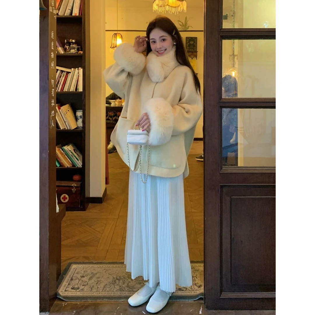 高级感气质温柔双面呢子大衣女秋冬时尚毛领斗篷保暖短款毛呢外套