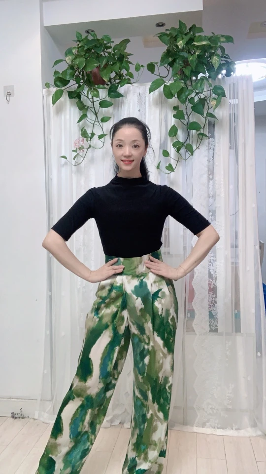 【惠莹】新款半高领后背蝴蝶结显瘦连体衣