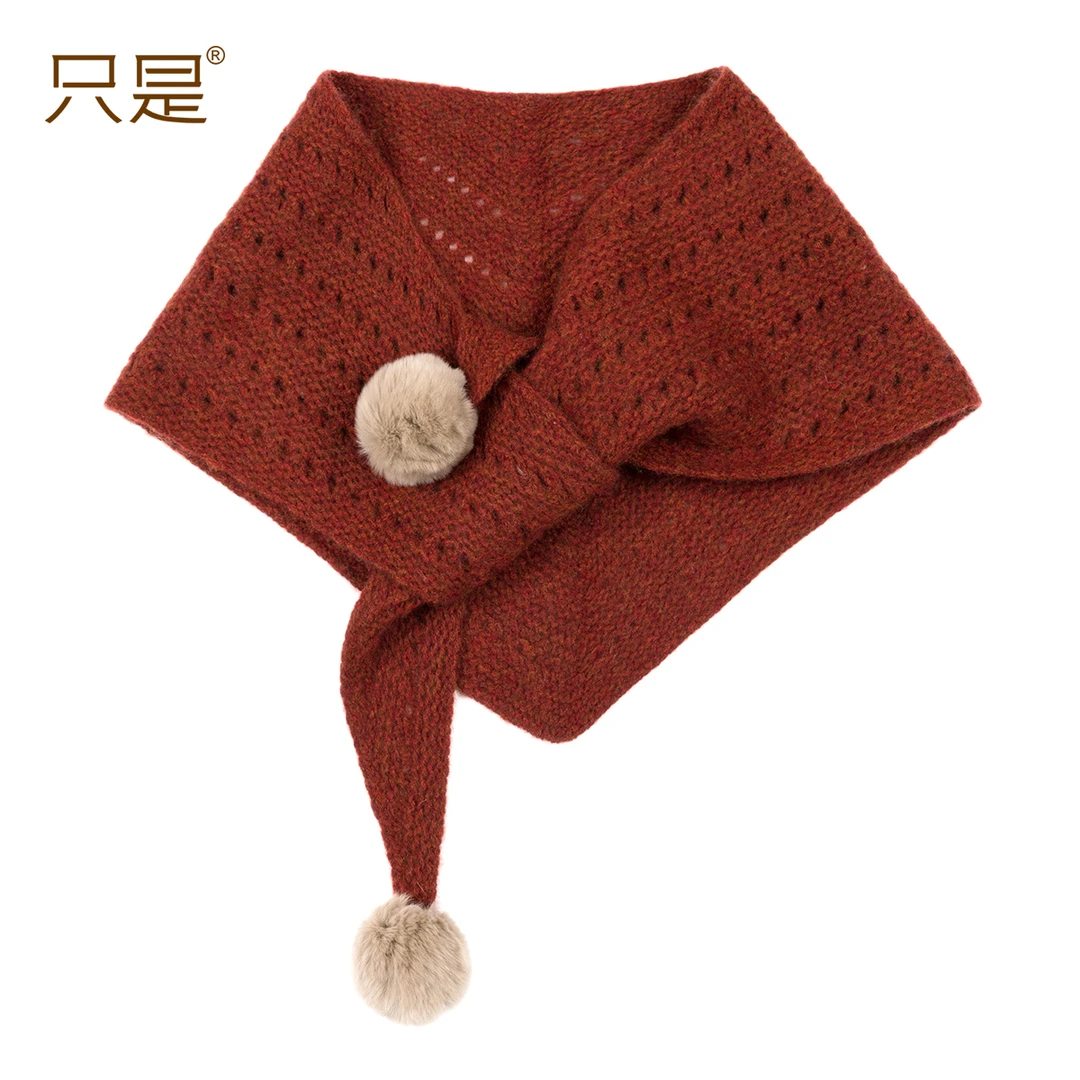 只是100%山羊绒意式獭兔毛球减龄可爱围巾女秋冬针织外搭三角披肩