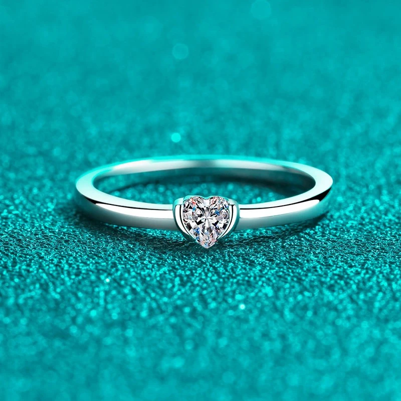 925银莫桑石戒指 时尚银戒镶嵌小爱心钻戒925银莫桑钻饰品轻奢