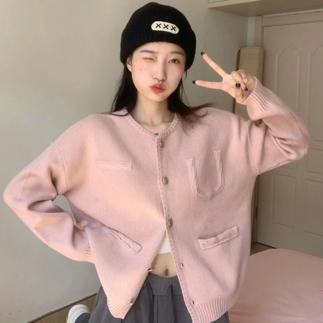 《路家姐妹》女初秋薄款圆领纯色针织开衫简约洋气毛衣外套短款