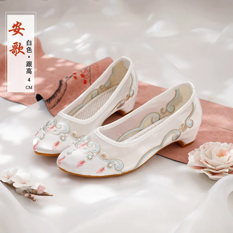 C1安歌绣花鞋女款配旗袍网纱春夏季小高跟中国民族风复古妈妈鞋