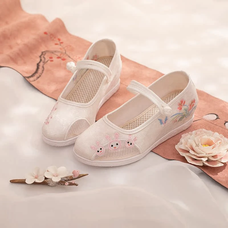 J2（念兔）布复古女鞋内增高坡跟舒适软底汉服绣花民族风国风旗袍鞋