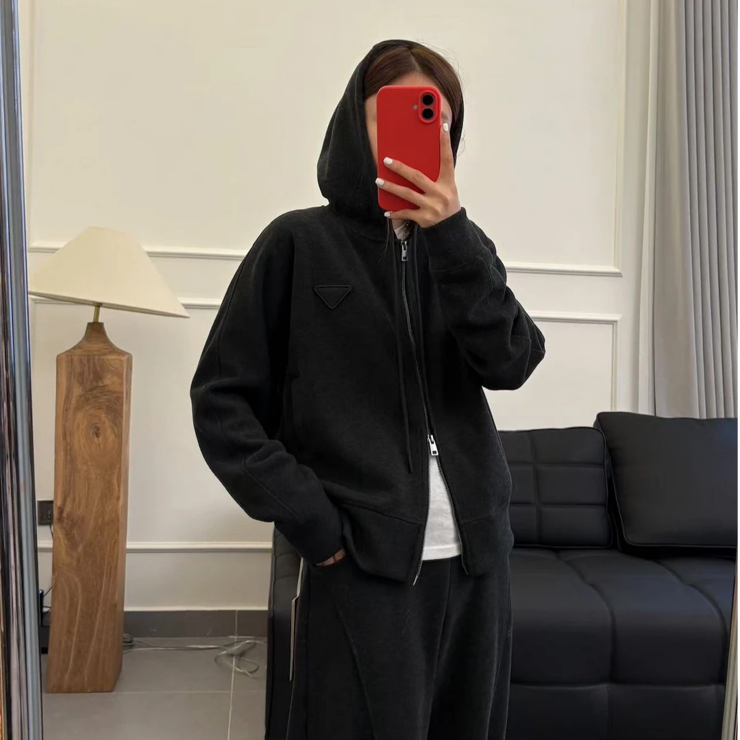 醋酸羊绒三角标连帽卫衣双拉链贴布设计百搭休闲短款外套AW241297