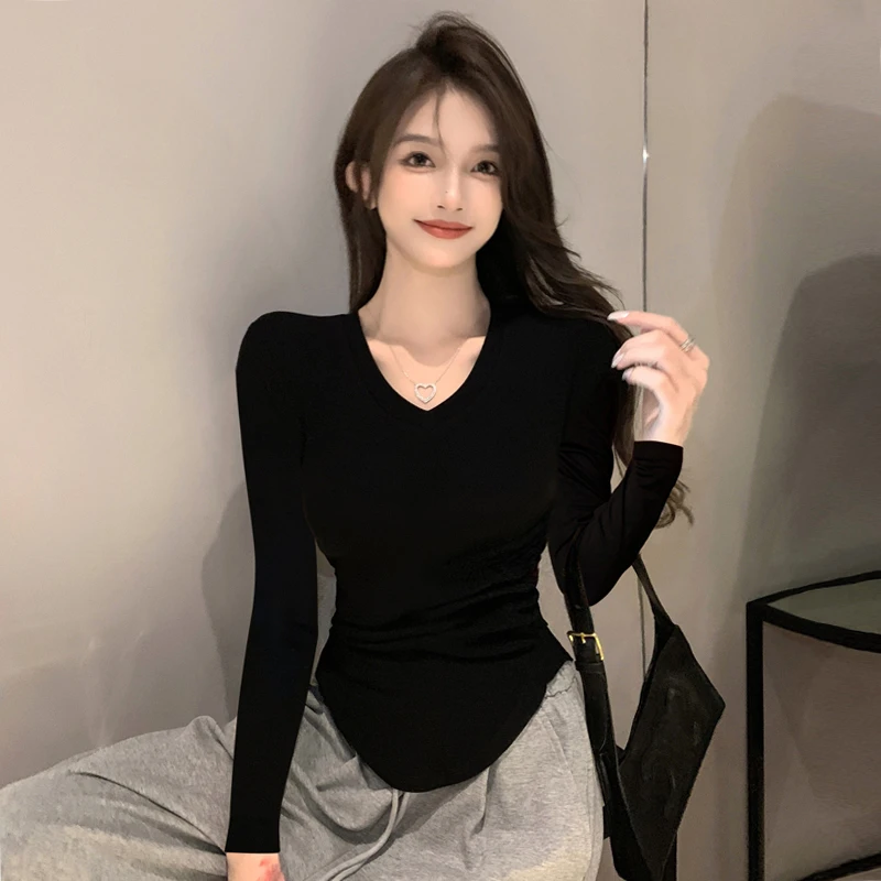 纯欲风黑色V领长袖打底衫女2024新款秋冬加绒加厚弧形上衣低领内
